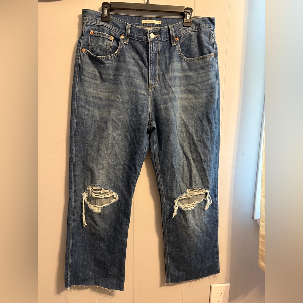 Women’s Levi’s Distressed Blue Jeans Ankle